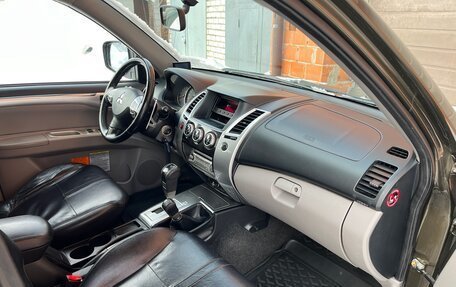 Mitsubishi Pajero Sport II рестайлинг, 2013 год, 1 850 000 рублей, 11 фотография