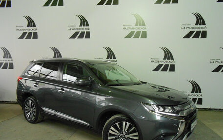 Mitsubishi Outlander III рестайлинг 3, 2018 год, 2 580 000 рублей, 3 фотография