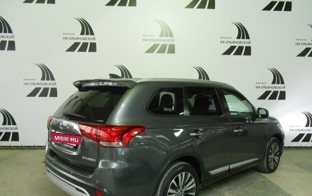 Mitsubishi Outlander III рестайлинг 3, 2018 год, 2 580 000 рублей, 4 фотография