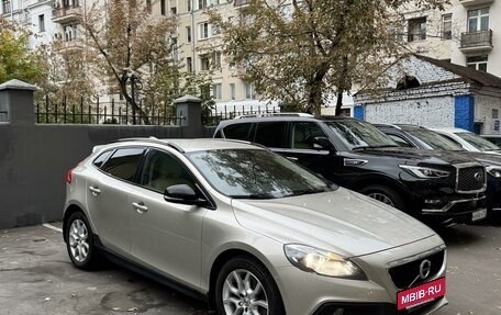 Volvo V40 Cross Country I, 2018 год, 2 300 000 рублей, 4 фотография