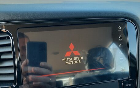 Mitsubishi Outlander III рестайлинг 3, 2022 год, 2 999 999 рублей, 3 фотография