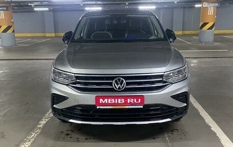 Volkswagen Tiguan II, 2022 год, 3 920 000 рублей, 1 фотография