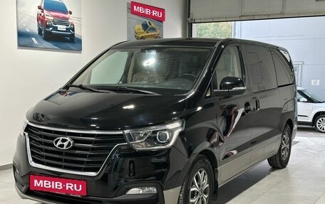 Hyundai H-1 II рестайлинг, 2018 год, 3 299 900 рублей, 2 фотография