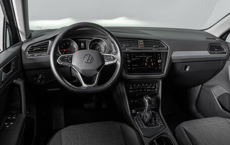 Volkswagen Tiguan II, 2021 год, 3 200 000 рублей, 6 фотография