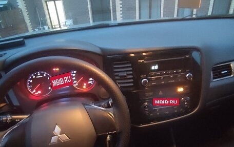 Mitsubishi Outlander III рестайлинг 3, 2013 год, 1 400 000 рублей, 7 фотография