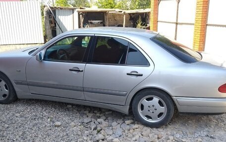 Mercedes-Benz E-Класс, 1997 год, 450 000 рублей, 8 фотография