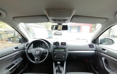 Volkswagen Jetta VI, 2010 год, 660 000 рублей, 2 фотография