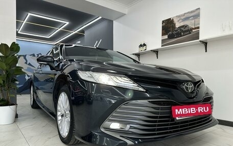 Toyota Camry, 2018 год, 3 370 000 рублей, 2 фотография