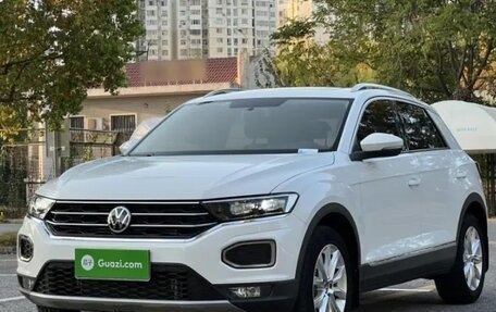 Volkswagen T-Roc I, 2021 год, 1 840 000 рублей, 2 фотография