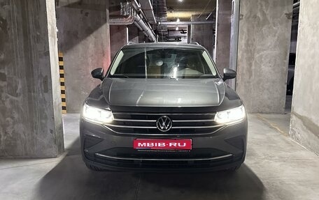 Volkswagen Tiguan II, 2021 год, 4 290 000 рублей, 1 фотография