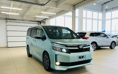 Toyota Voxy III, 2014 год, 2 249 000 рублей, 8 фотография