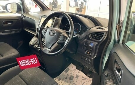 Toyota Voxy III, 2014 год, 2 249 000 рублей, 10 фотография