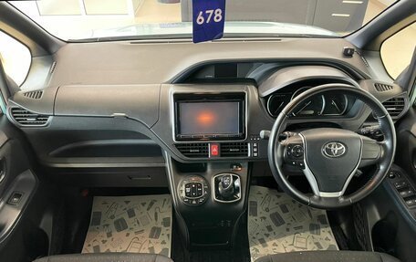 Toyota Voxy III, 2014 год, 2 249 000 рублей, 16 фотография