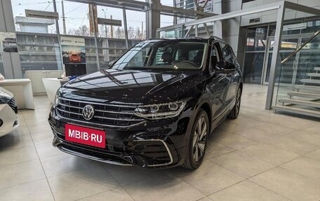 Volkswagen Tiguan II, 2023 год, 5 499 000 рублей, 1 фотография