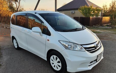 Honda Freed I, 2013 год, 1 289 000 рублей, 5 фотография