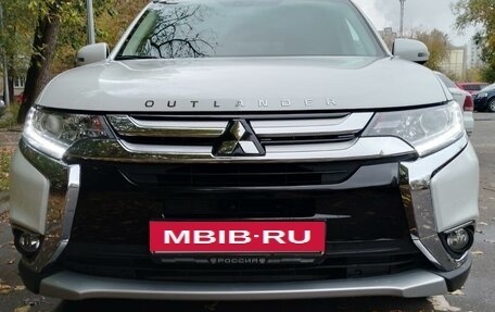 Mitsubishi Outlander III рестайлинг 3, 2018 год, 3 000 000 рублей, 4 фотография