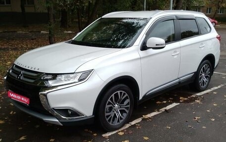 Mitsubishi Outlander III рестайлинг 3, 2018 год, 3 000 000 рублей, 6 фотография