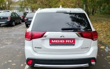 Mitsubishi Outlander III рестайлинг 3, 2018 год, 3 000 000 рублей, 18 фотография