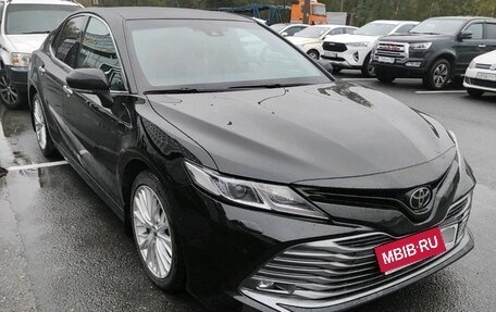 Toyota Camry, 2018 год, 3 000 000 рублей, 2 фотография