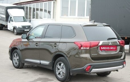 Mitsubishi Outlander III рестайлинг 3, 2018 год, 2 299 000 рублей, 7 фотография