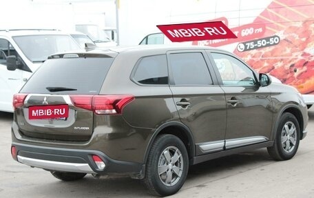 Mitsubishi Outlander III рестайлинг 3, 2018 год, 2 299 000 рублей, 5 фотография