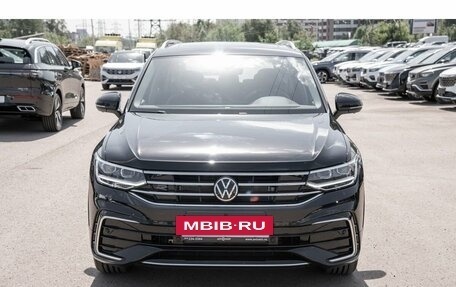 Volkswagen Tiguan II, 2023 год, 6 000 000 рублей, 2 фотография