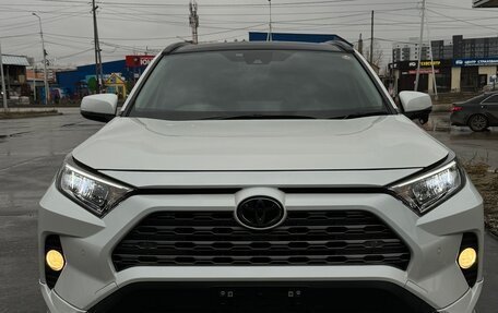 Toyota RAV4, 2019 год, 3 680 000 рублей, 3 фотография