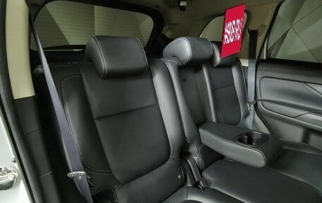 Mitsubishi Outlander III рестайлинг 3, 2019 год, 3 199 000 рублей, 8 фотография