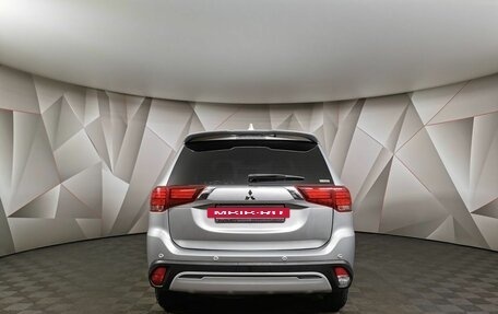 Mitsubishi Outlander III рестайлинг 3, 2019 год, 3 199 000 рублей, 6 фотография