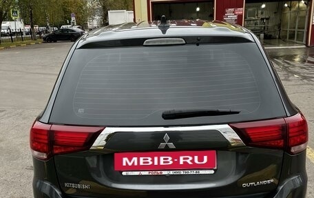 Mitsubishi Outlander III рестайлинг 3, 2017 год, 2 700 000 рублей, 7 фотография