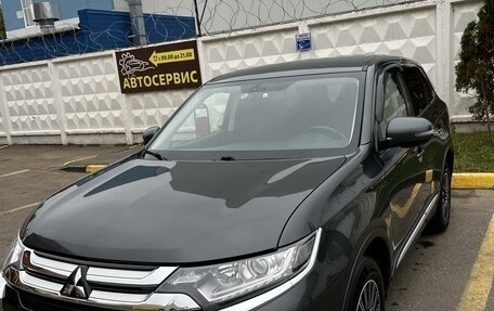 Mitsubishi Outlander III рестайлинг 3, 2017 год, 2 700 000 рублей, 12 фотография