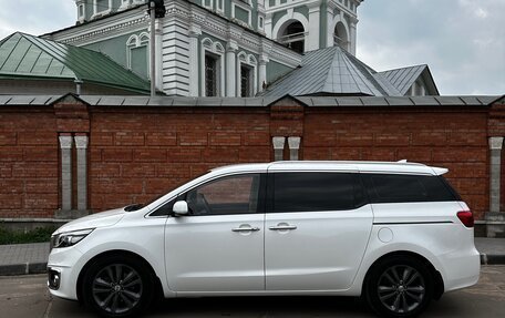 KIA Carnival III, 2017 год, 3 400 000 рублей, 6 фотография