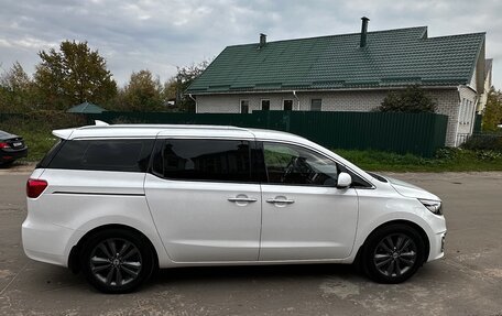 KIA Carnival III, 2017 год, 3 400 000 рублей, 2 фотография