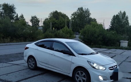 Hyundai Solaris II рестайлинг, 2011 год, 680 000 рублей, 1 фотография