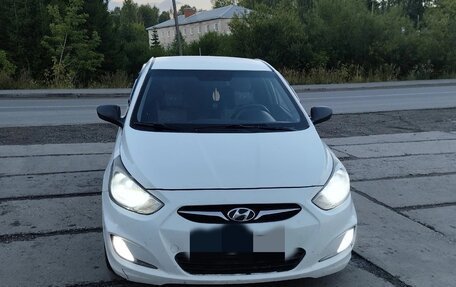 Hyundai Solaris II рестайлинг, 2011 год, 680 000 рублей, 2 фотография