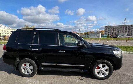 Toyota Land Cruiser 200, 2016 год, 5 740 000 рублей, 2 фотография