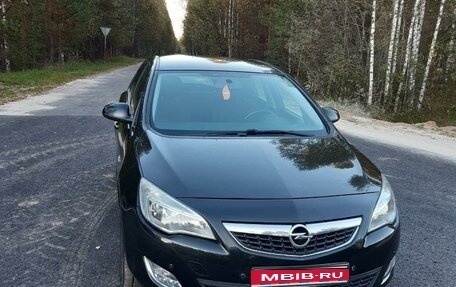 Opel Astra J, 2012 год, 930 000 рублей, 1 фотография