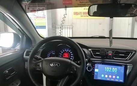 KIA Rio III рестайлинг, 2013 год, 1 000 000 рублей, 5 фотография