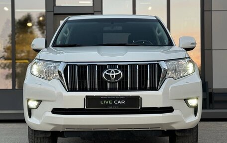 Toyota Land Cruiser Prado 150 рестайлинг 2, 2020 год, 6 200 000 рублей, 10 фотография