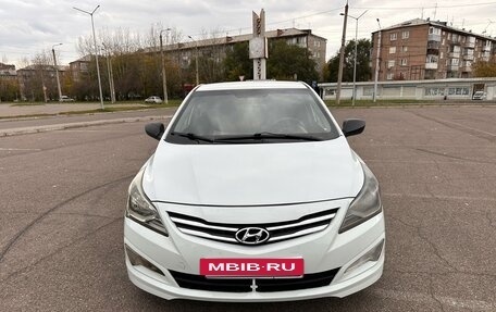 Hyundai Solaris II рестайлинг, 2015 год, 650 000 рублей, 2 фотография