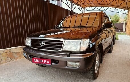 Toyota Land Cruiser 100 рестайлинг 2, 2000 год, 1 699 000 рублей, 1 фотография