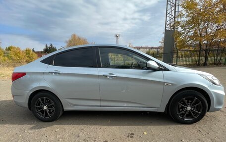 Hyundai Solaris II рестайлинг, 2012 год, 855 000 рублей, 2 фотография