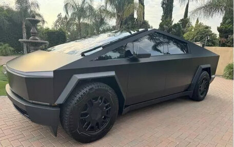 Tesla Cybertruck, 2024 год, 22 000 000 рублей, 3 фотография