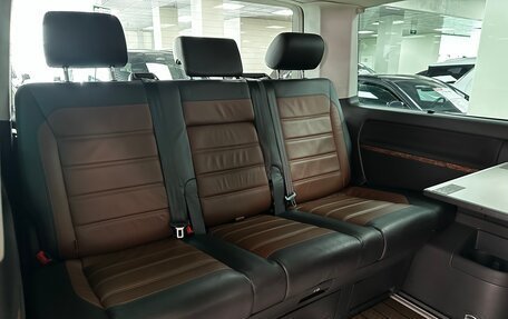 Volkswagen Caravelle T6 рестайлинг, 2017 год, 4 499 000 рублей, 15 фотография