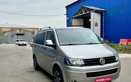 Volkswagen Caravelle T5, 2011 год, 1 660 000 рублей, 1 фотография