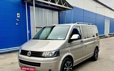 Volkswagen Caravelle T5, 2011 год, 1 660 000 рублей, 2 фотография