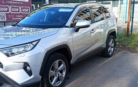 Toyota RAV4, 2021 год, 3 550 000 рублей, 2 фотография