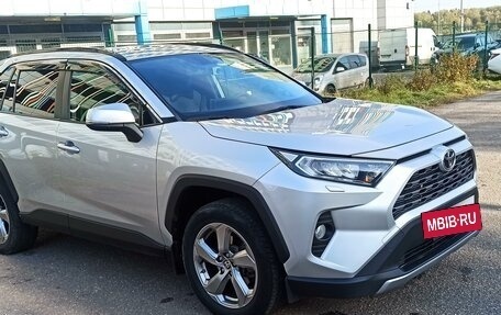 Toyota RAV4, 2021 год, 3 550 000 рублей, 3 фотография