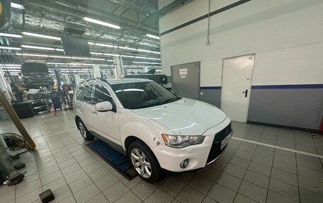 Mitsubishi Outlander III рестайлинг 3, 2011 год, 1 327 000 рублей, 4 фотография