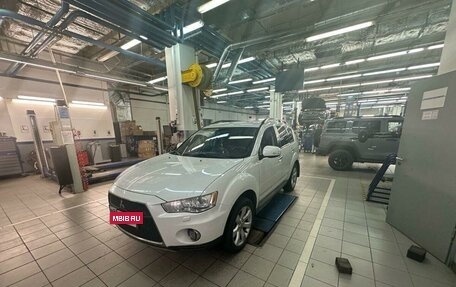 Mitsubishi Outlander III рестайлинг 3, 2011 год, 1 327 000 рублей, 2 фотография